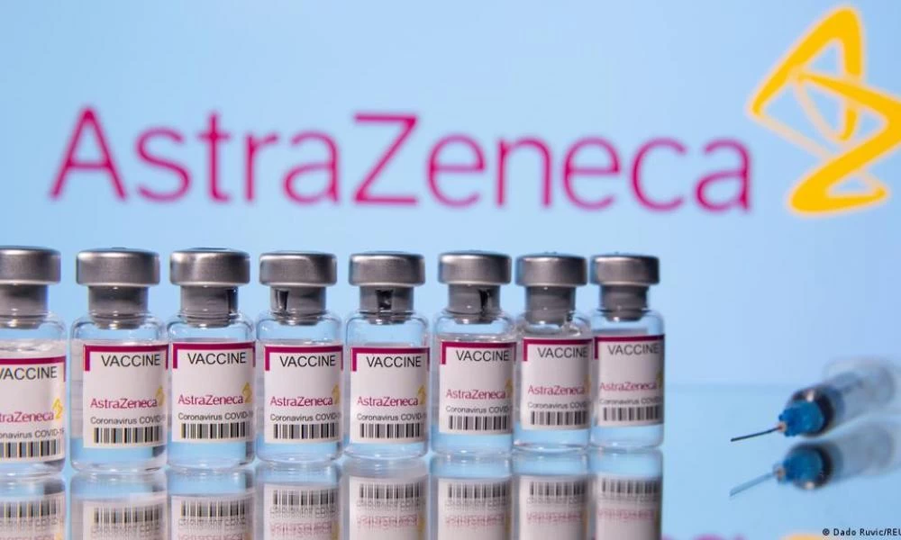AstraZeneca: Θα παραδώσει τις μισές δόσεις εμβολίου στην ΕΕ